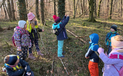 Wilde Affenbande auf Winter-Abenteuer in Waldhambach